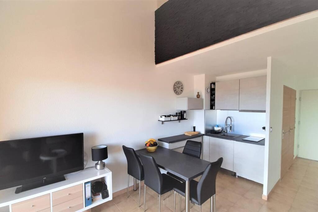Charmant Appartement Vue Mer A 100M De La Plage. Saint Aygulf Exterior photo